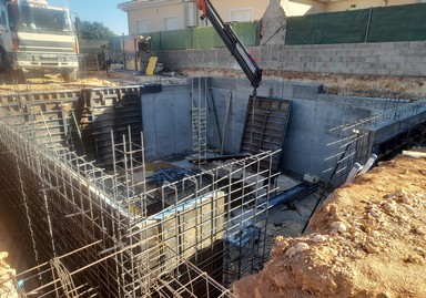 Casa con pérgola de hormigón